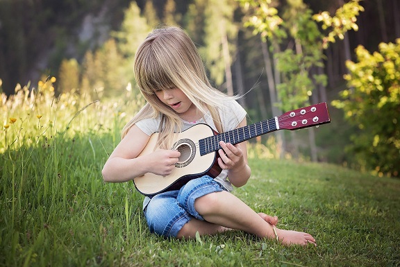 dziewczynka z ukulele