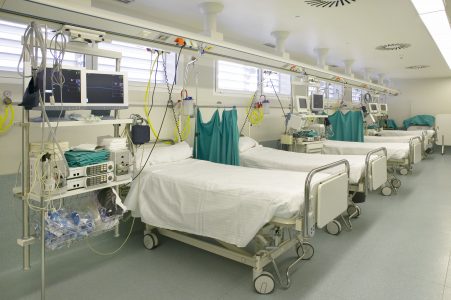 regulowane łóżko szpitalne